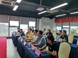重庆医生团队一行10人莅临广西科康集团调研指导，并参加了壮医水蛭疗法理论知识和实操技能培训